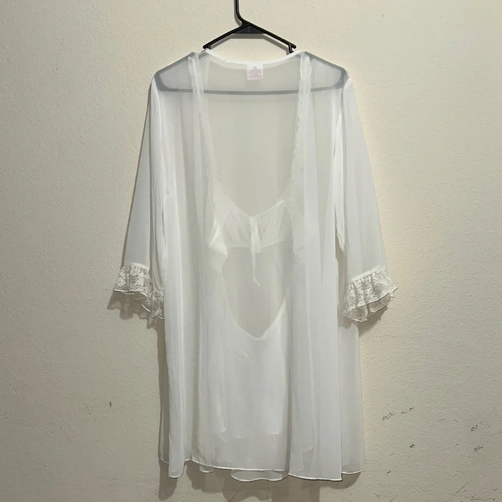 White Sheer Lace Trim Robe &‎ gown / Box 50